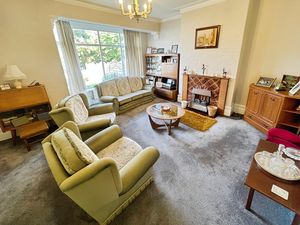 Lounge- click for photo gallery